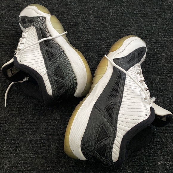 Jordan 11 Retro Low IE - Picture 8 of 15